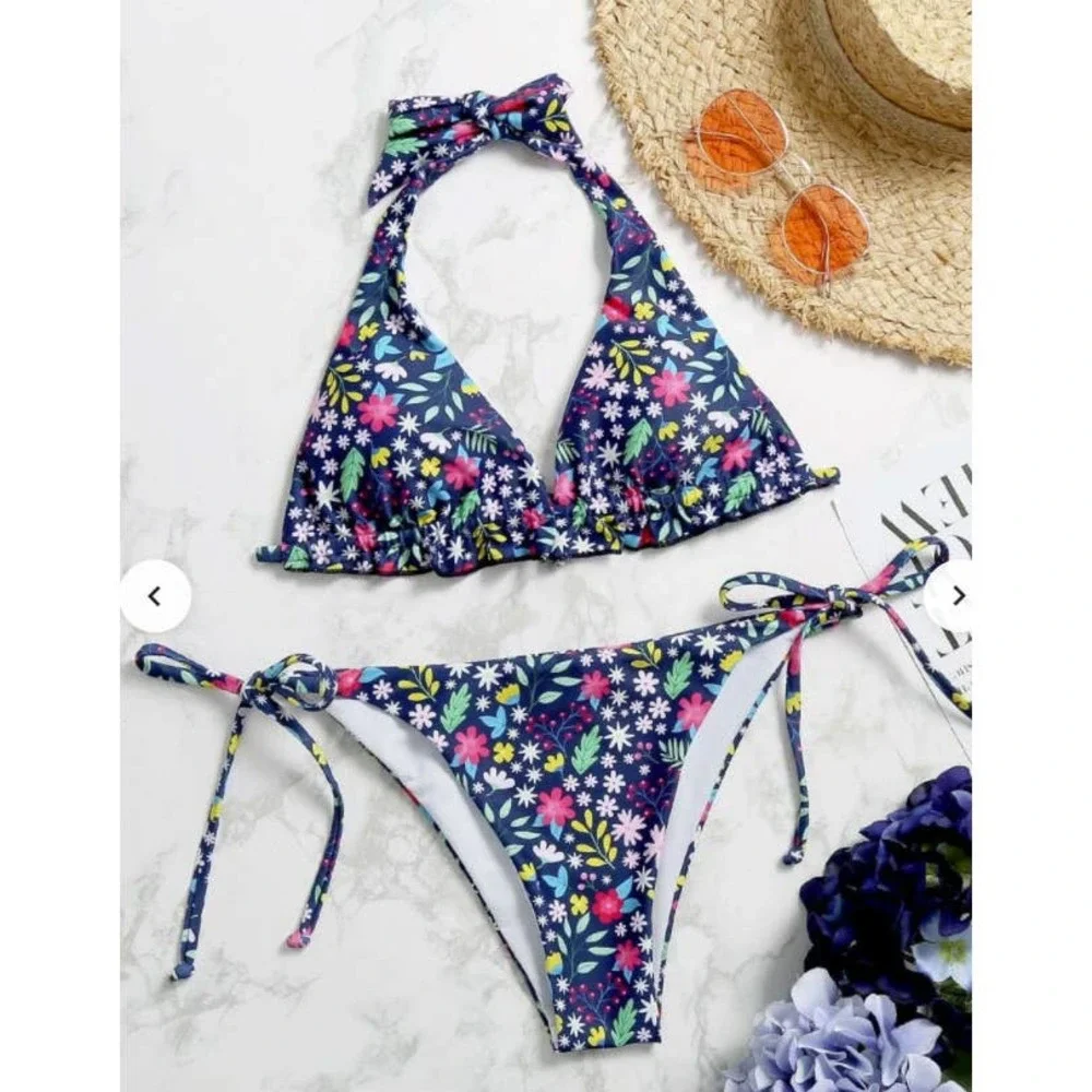 Super cute‎ floral side tie swimsuit NWT